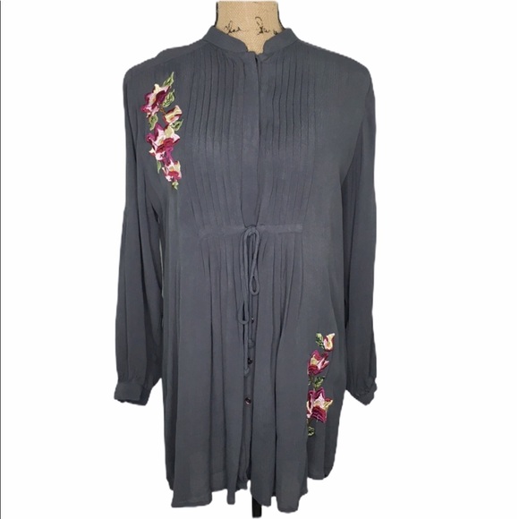 Soft Surroundings Tops - Soft Surroundings Gray Pintuck Floral Embroidered Tunic Blouse M
